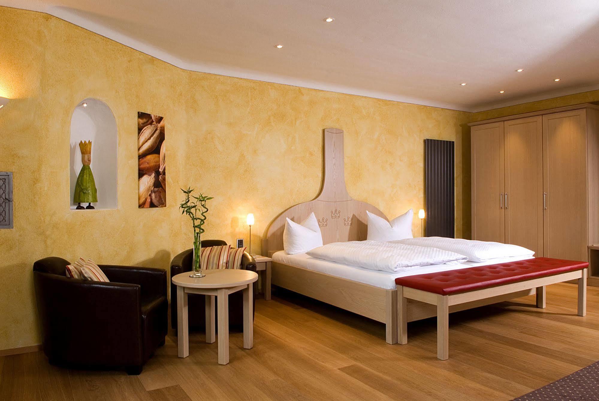 Hotel & Brauereigasthof Drei Kronen Мемелсдорф Екстериор снимка