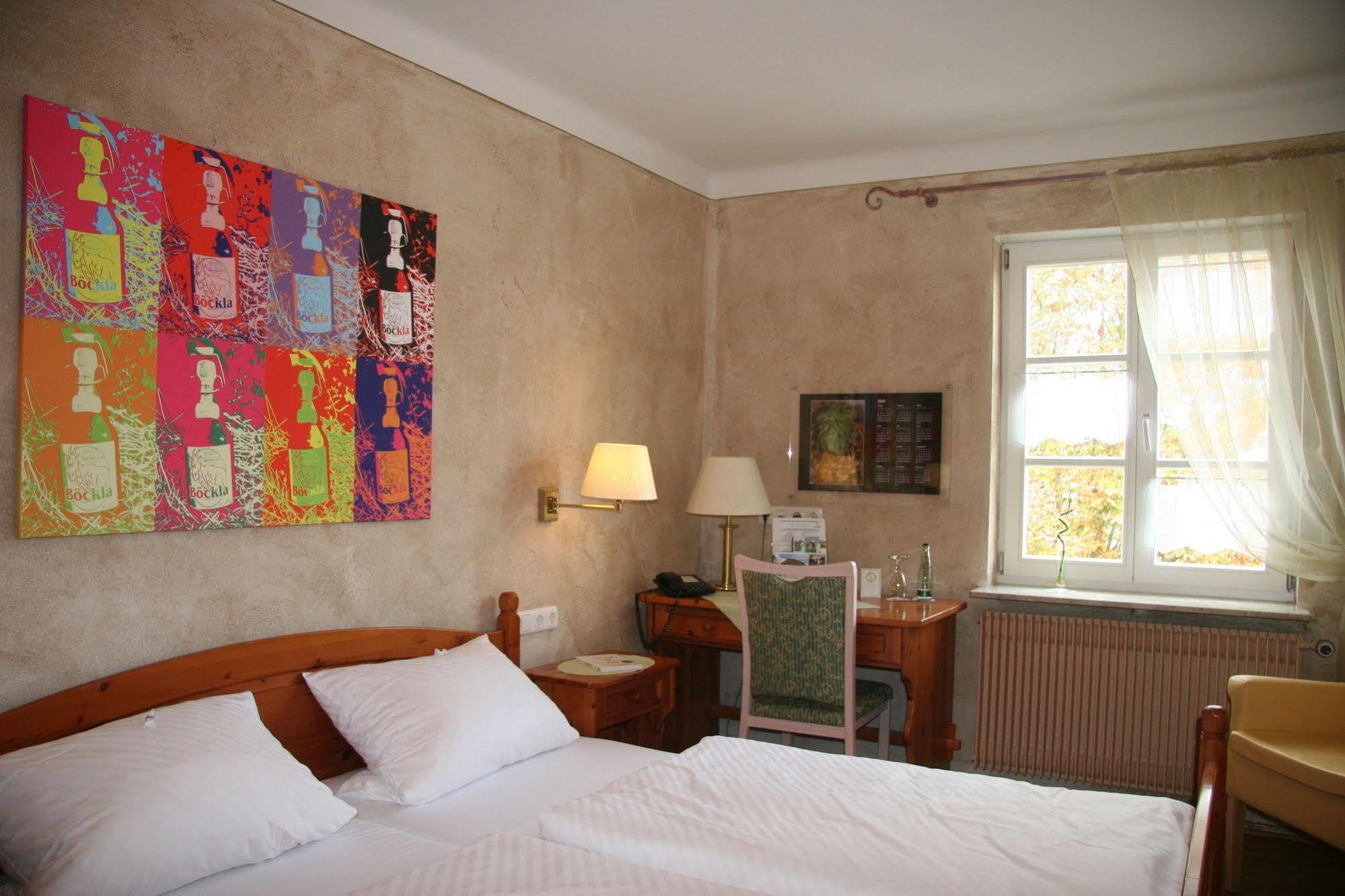 Hotel & Brauereigasthof Drei Kronen Мемелсдорф Екстериор снимка