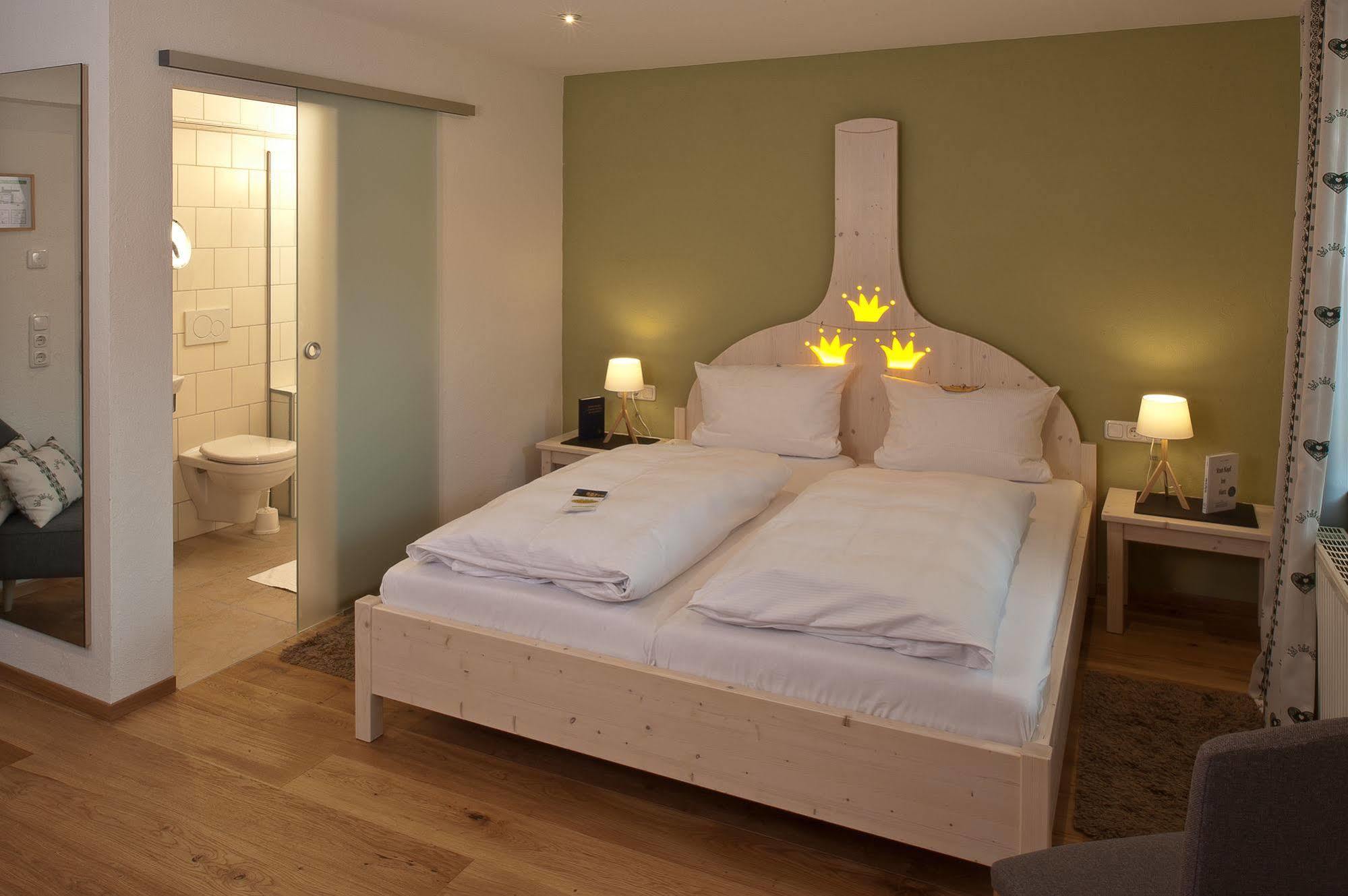 Hotel & Brauereigasthof Drei Kronen Мемелсдорф Екстериор снимка