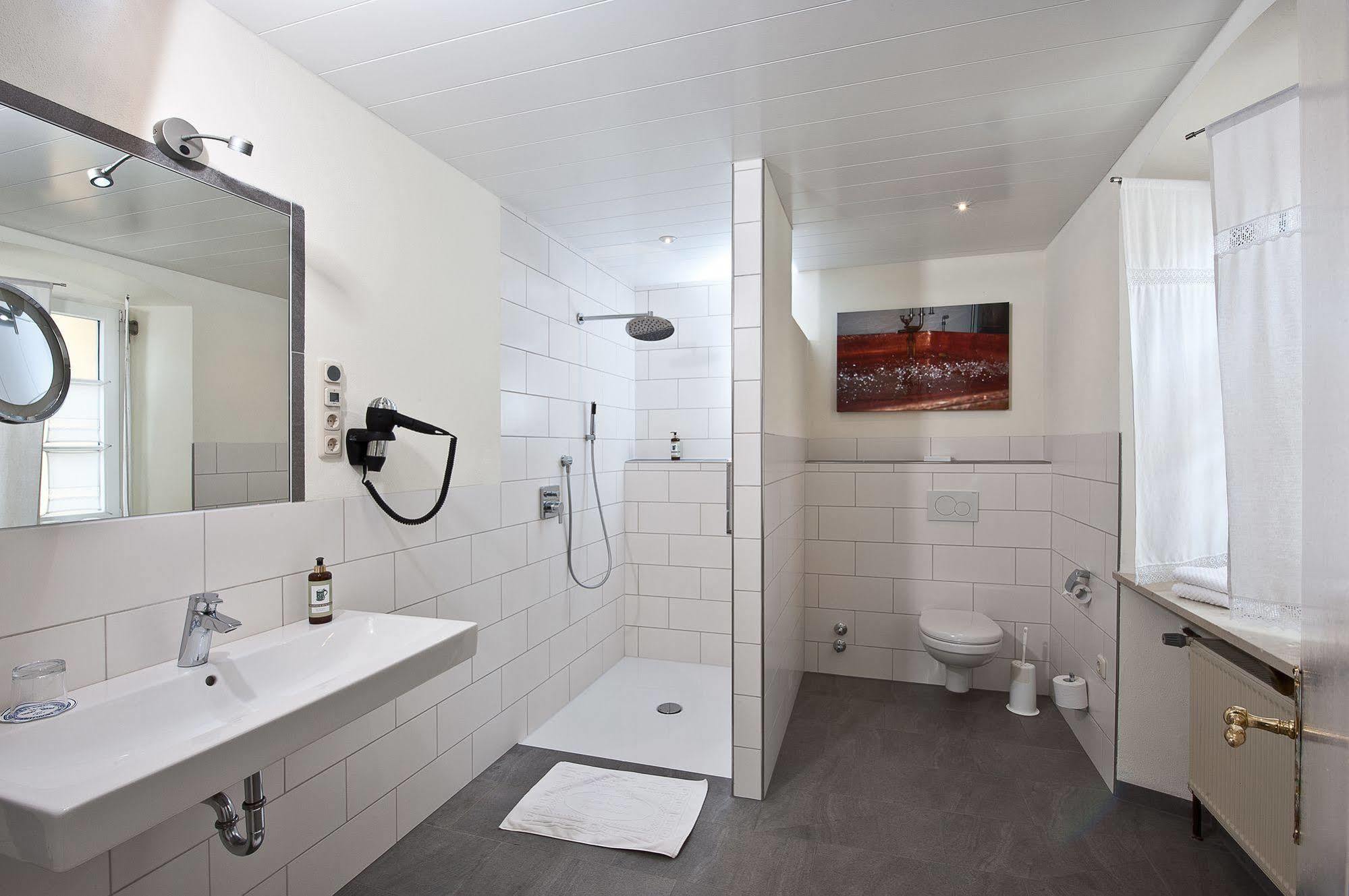 Hotel & Brauereigasthof Drei Kronen Мемелсдорф Екстериор снимка