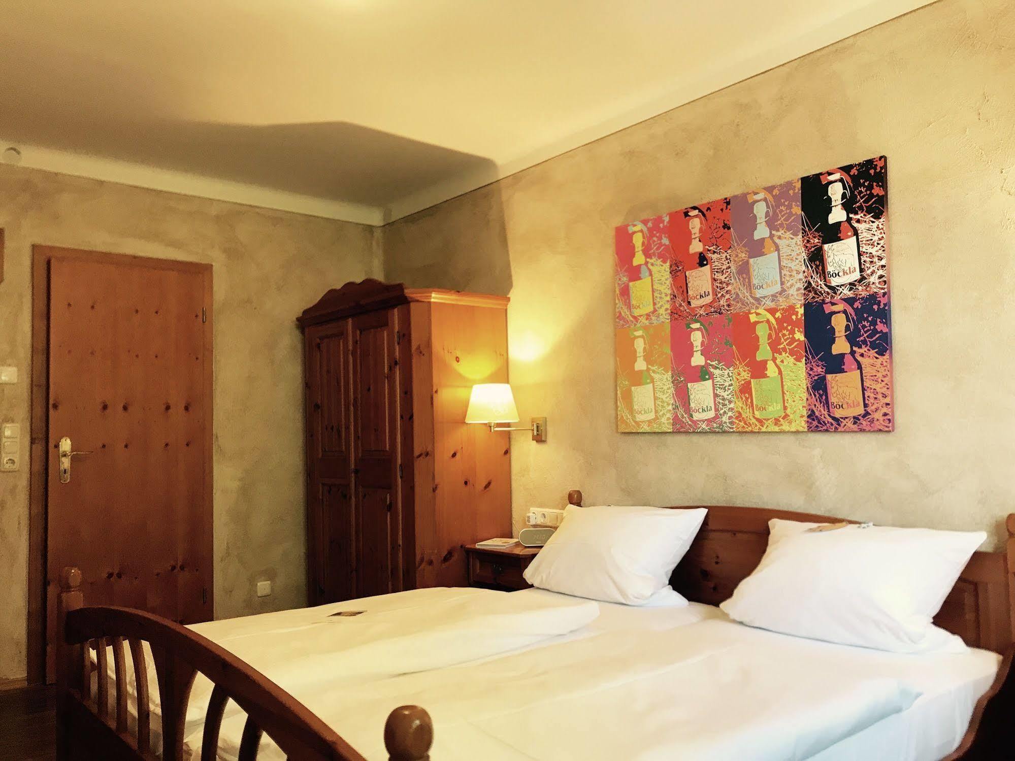 Hotel & Brauereigasthof Drei Kronen Мемелсдорф Екстериор снимка