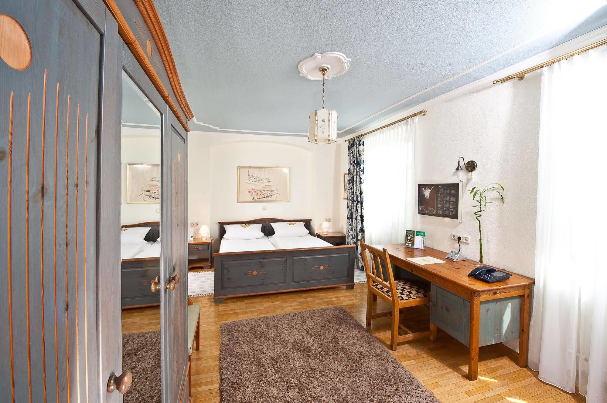 Hotel & Brauereigasthof Drei Kronen Мемелсдорф Екстериор снимка